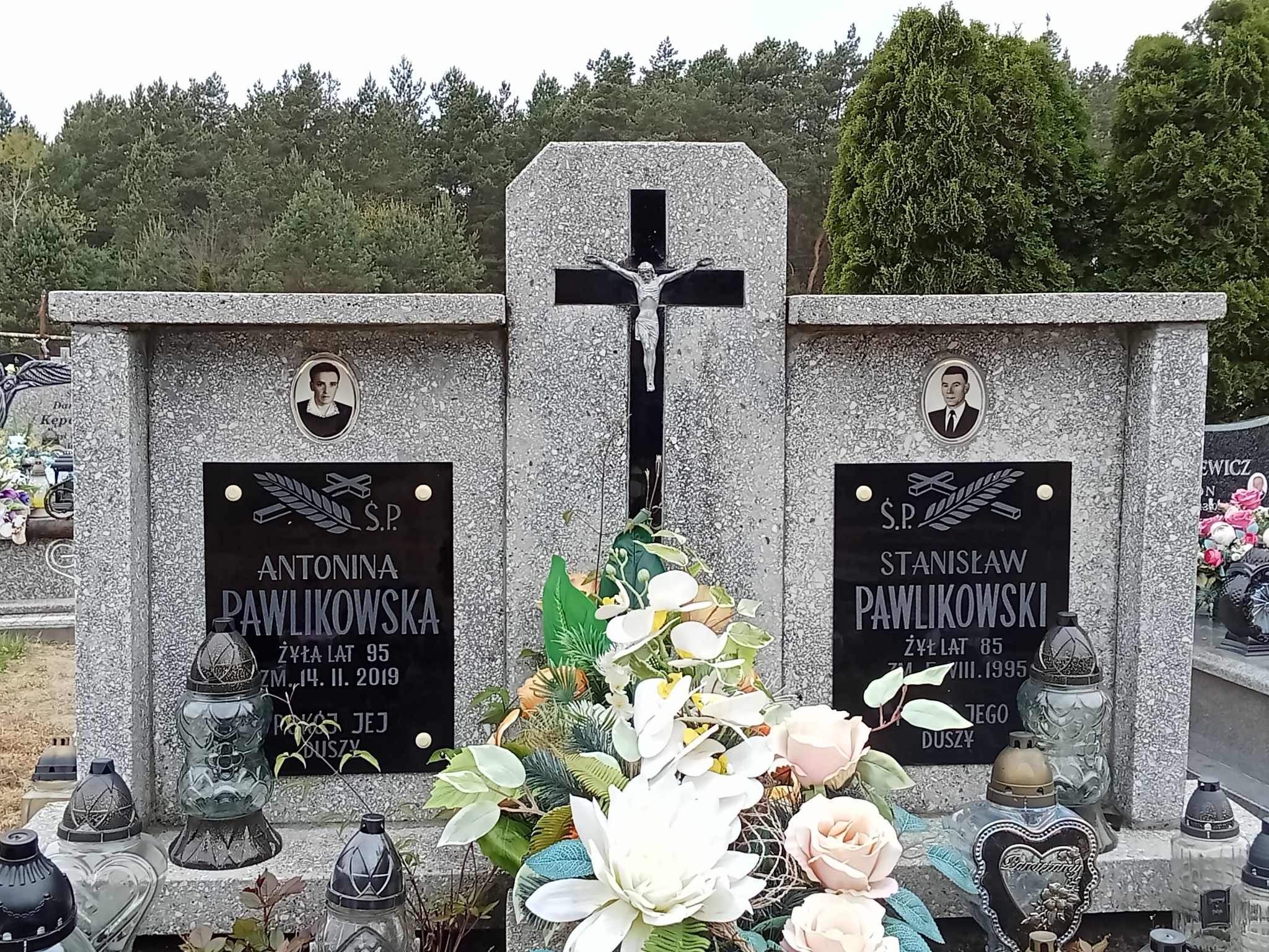 Grób Stanisław Pawlikowski